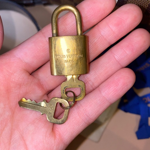 LV Speedy 25 Purse - Like New - Picture 9 of 16